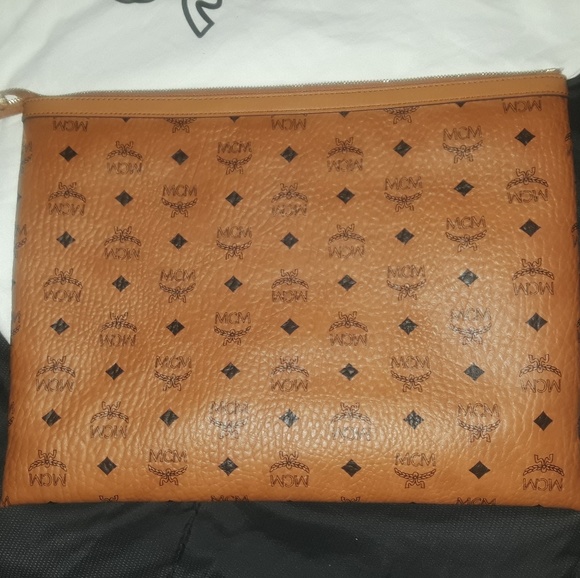 🔴SOLD🔴 MCM Heritage Large Clutch - Picture 5 of 5